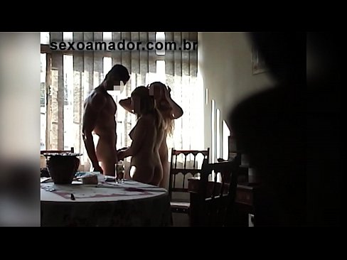 ❤️ Inimbitahan ng mga sex friends ang isang higanteng lalaki at isang threesome kasama niya ❌ Porno sa amin ❤