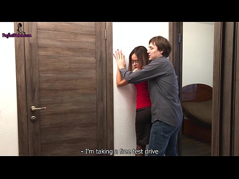 ❤️ Sexy Realtor Sensually Jerks Kanyang Puke at Fucks Habang Nagbebenta ng Kanyang Apartment - Krempai ❌ Porno sa amin ❤